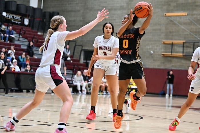 Athena Tomlinson (0), Clovis West